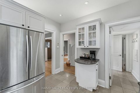 Photo 14 at 202 Dinnick Crescent, Lawrence Park South, Toronto