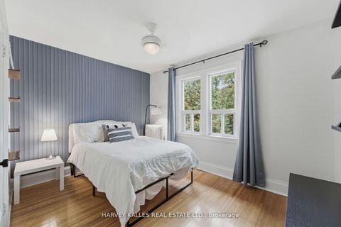 Photo 17 at 202 Dinnick Crescent, Lawrence Park South, Toronto