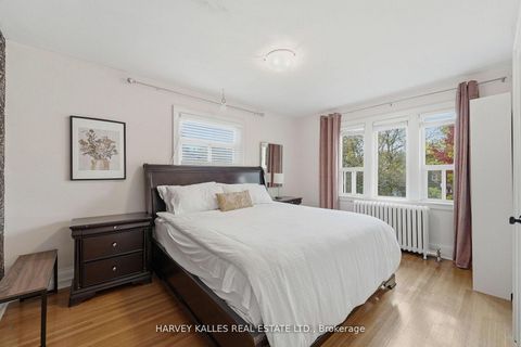 Photo 23 at 202 Dinnick Crescent, Lawrence Park South, Toronto