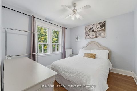 Photo 26 at 202 Dinnick Crescent, Lawrence Park South, Toronto