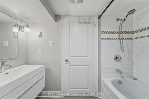 Photo 36 at 202 Dinnick Crescent, Lawrence Park South, Toronto