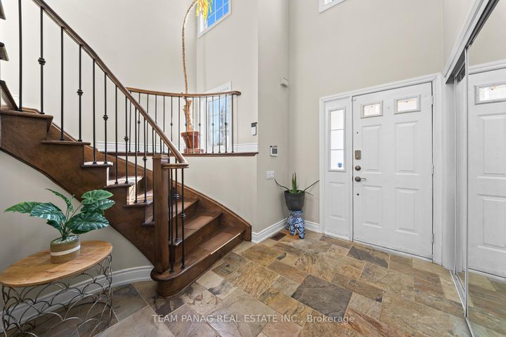 Photo 3 at 9 Sorbonne Drive, Vales of Castlemore North, Brampton