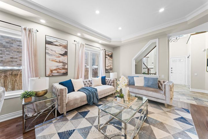 Photo 4 at 9 Sorbonne Drive, Vales of Castlemore North, Brampton