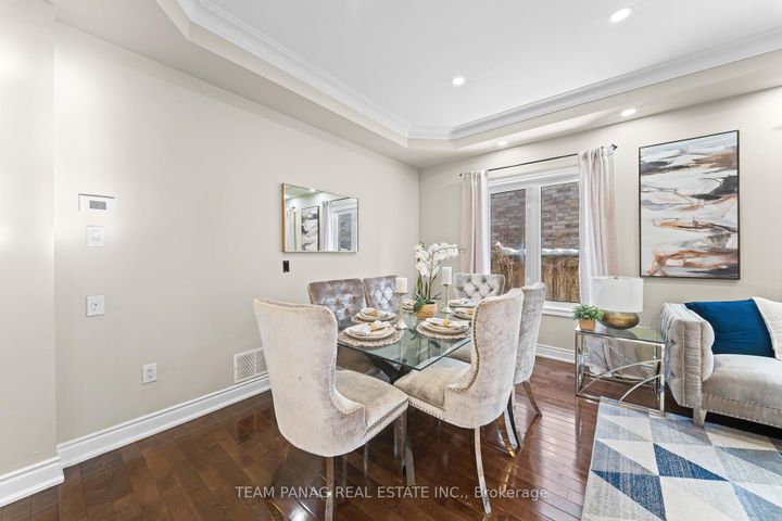 Photo 6 at 9 Sorbonne Drive, Vales of Castlemore North, Brampton