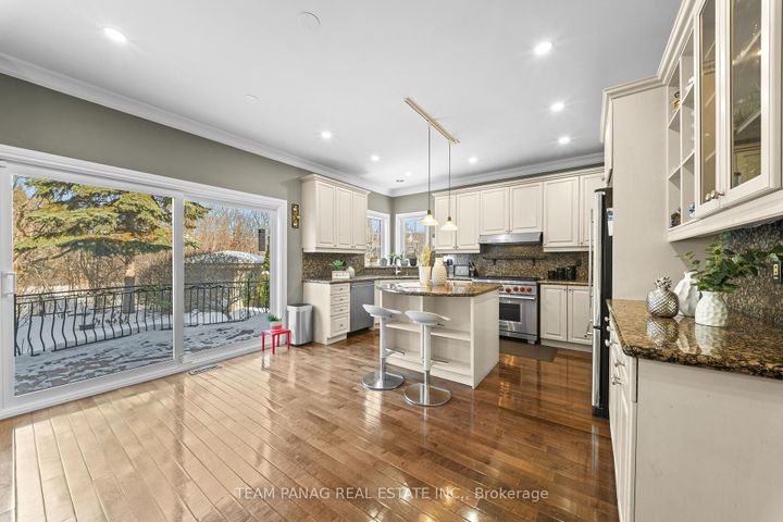 Photo 8 at 9 Sorbonne Drive, Vales of Castlemore North, Brampton