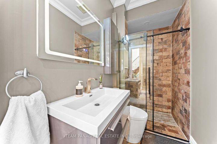 Photo 13 at 9 Sorbonne Drive, Vales of Castlemore North, Brampton