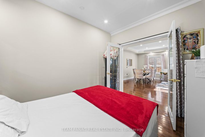 Photo 15 at 9 Sorbonne Drive, Vales of Castlemore North, Brampton