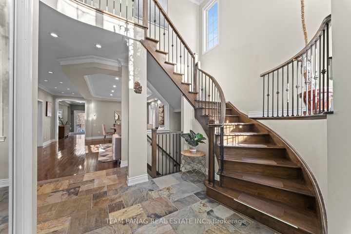 Photo 17 at 9 Sorbonne Drive, Vales of Castlemore North, Brampton