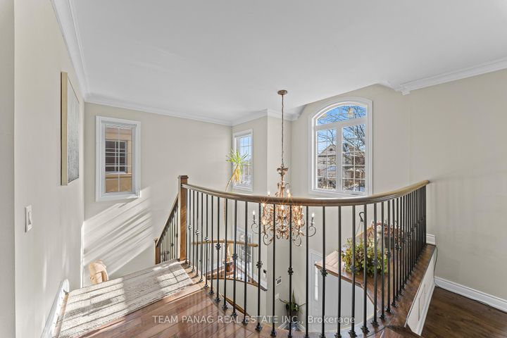 Photo 18 at 9 Sorbonne Drive, Vales of Castlemore North, Brampton