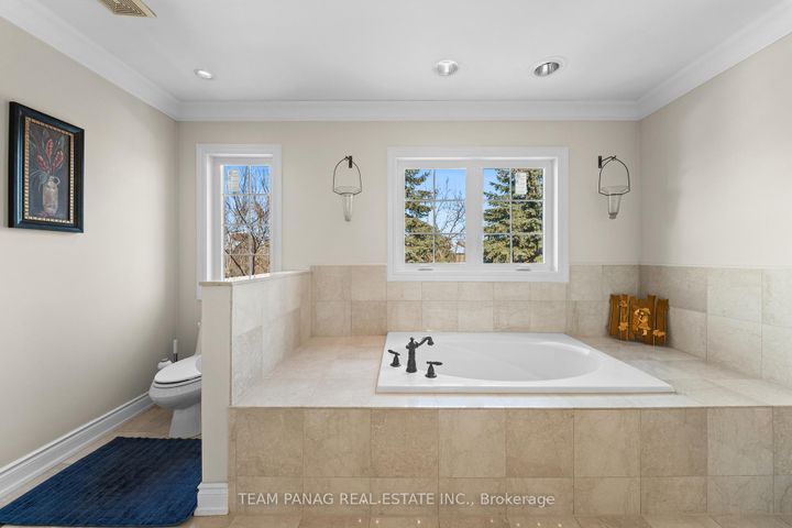 Photo 24 at 9 Sorbonne Drive, Vales of Castlemore North, Brampton