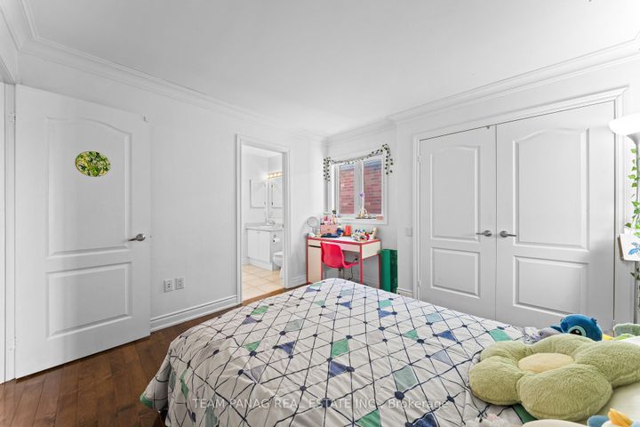 Photo 29 at 9 Sorbonne Drive, Vales of Castlemore North, Brampton