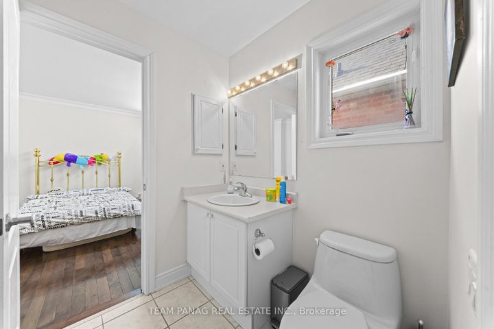 Photo 30 at 9 Sorbonne Drive, Vales of Castlemore North, Brampton