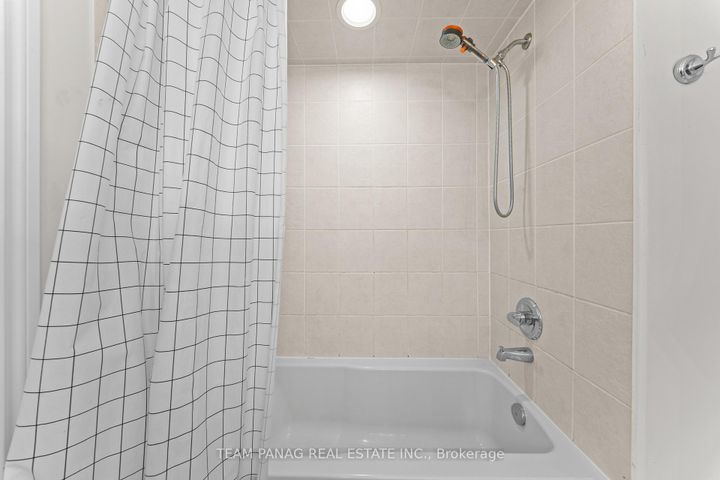 Photo 31 at 9 Sorbonne Drive, Vales of Castlemore North, Brampton