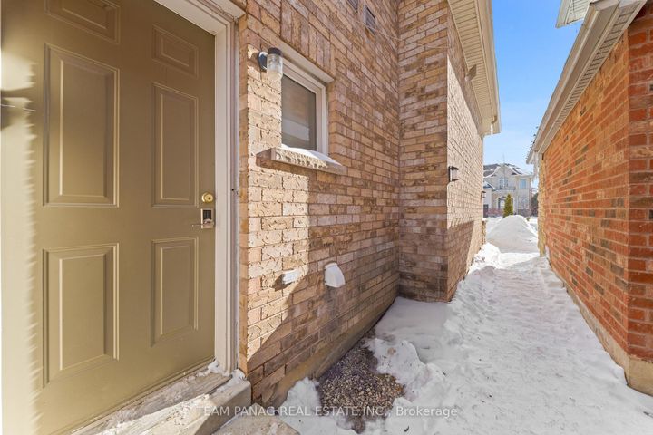 Photo 36 at 9 Sorbonne Drive, Vales of Castlemore North, Brampton