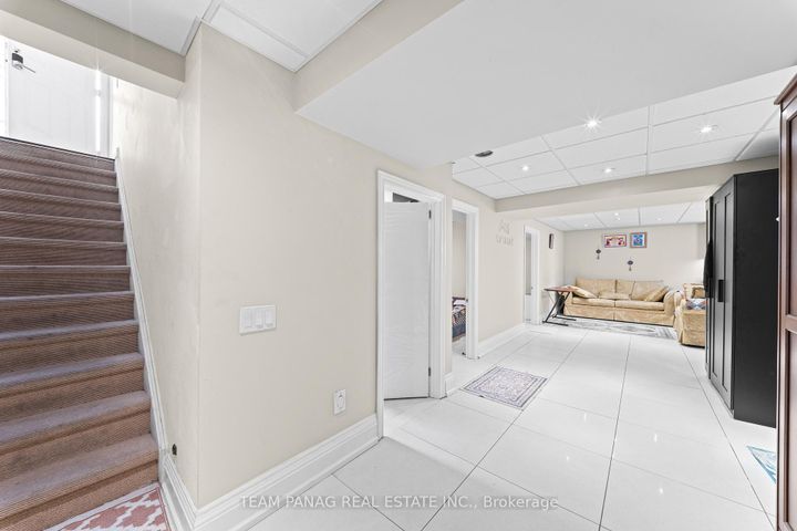 Photo 37 at 9 Sorbonne Drive, Vales of Castlemore North, Brampton