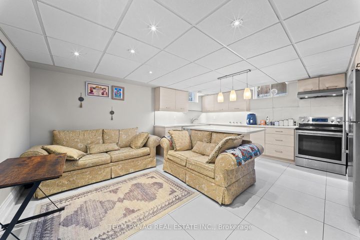 Photo 38 at 9 Sorbonne Drive, Vales of Castlemore North, Brampton