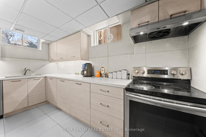 Photo 40 at 9 Sorbonne Drive, Vales of Castlemore North, Brampton