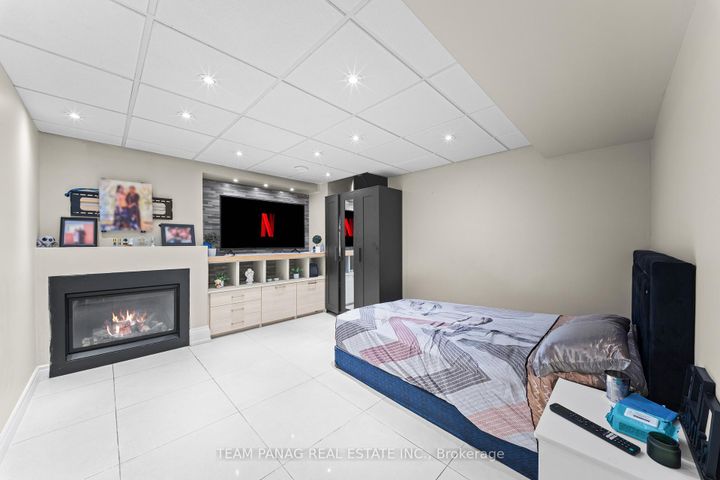 Photo 41 at 9 Sorbonne Drive, Vales of Castlemore North, Brampton