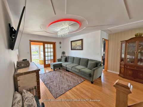 Photo 2 at 6 Elmhurst Drive, Kipling, Toronto