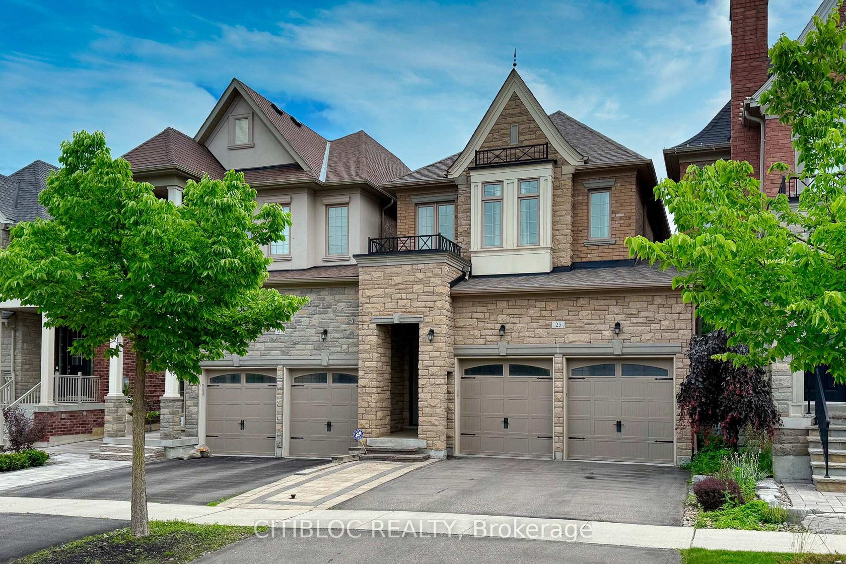 25 Claudview Street, King City, King photo number 2