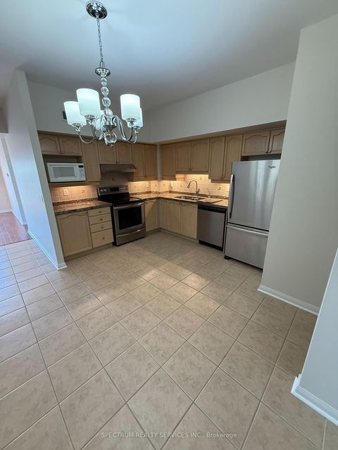 Photo 3 at 516 - 2500 Rutherford Road, Maple, Vaughan