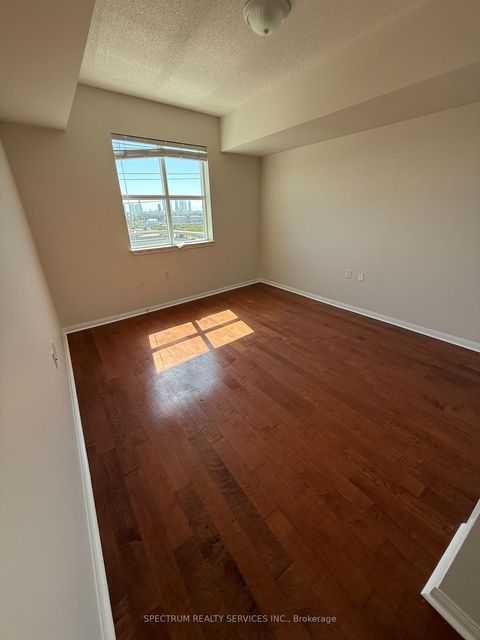 Photo 12 at 516 - 2500 Rutherford Road, Maple, Vaughan