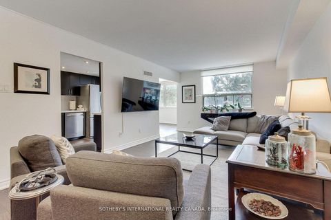 Photo 8 at 301 - 40 Harding Boulevard W, Harding, Richmond Hill