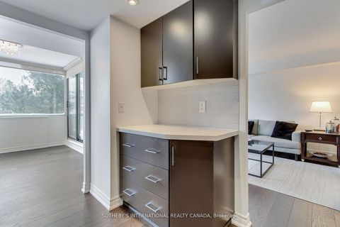 Photo 14 at 301 - 40 Harding Boulevard W, Harding, Richmond Hill