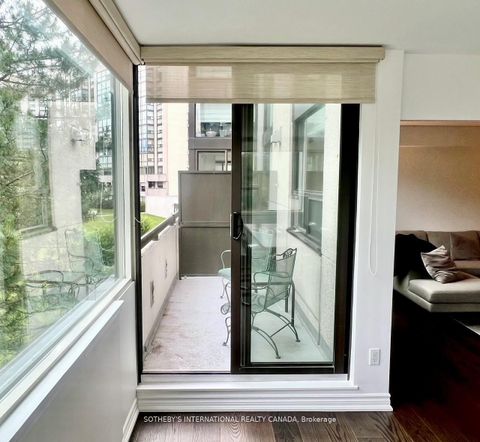 Photo 17 at 301 - 40 Harding Boulevard W, Harding, Richmond Hill