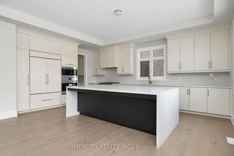 Photo 12 at 8 Heart Lake Circle, King City, King