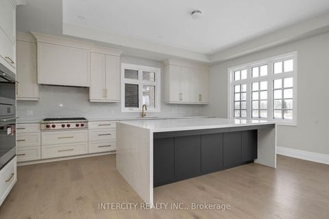 Photo 13 at 8 Heart Lake Circle, King City, King