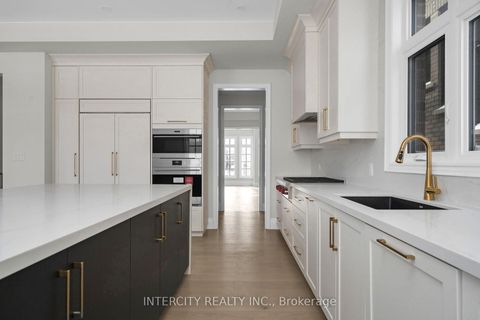 Photo 14 at 8 Heart Lake Circle, King City, King