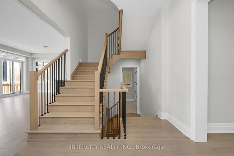 Photo 18 at 8 Heart Lake Circle, King City, King