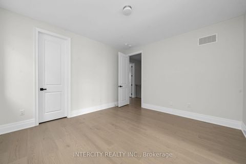 Photo 25 at 8 Heart Lake Circle, King City, King