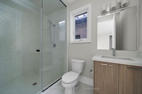 Photo 32 at 8 Heart Lake Circle, King City, King