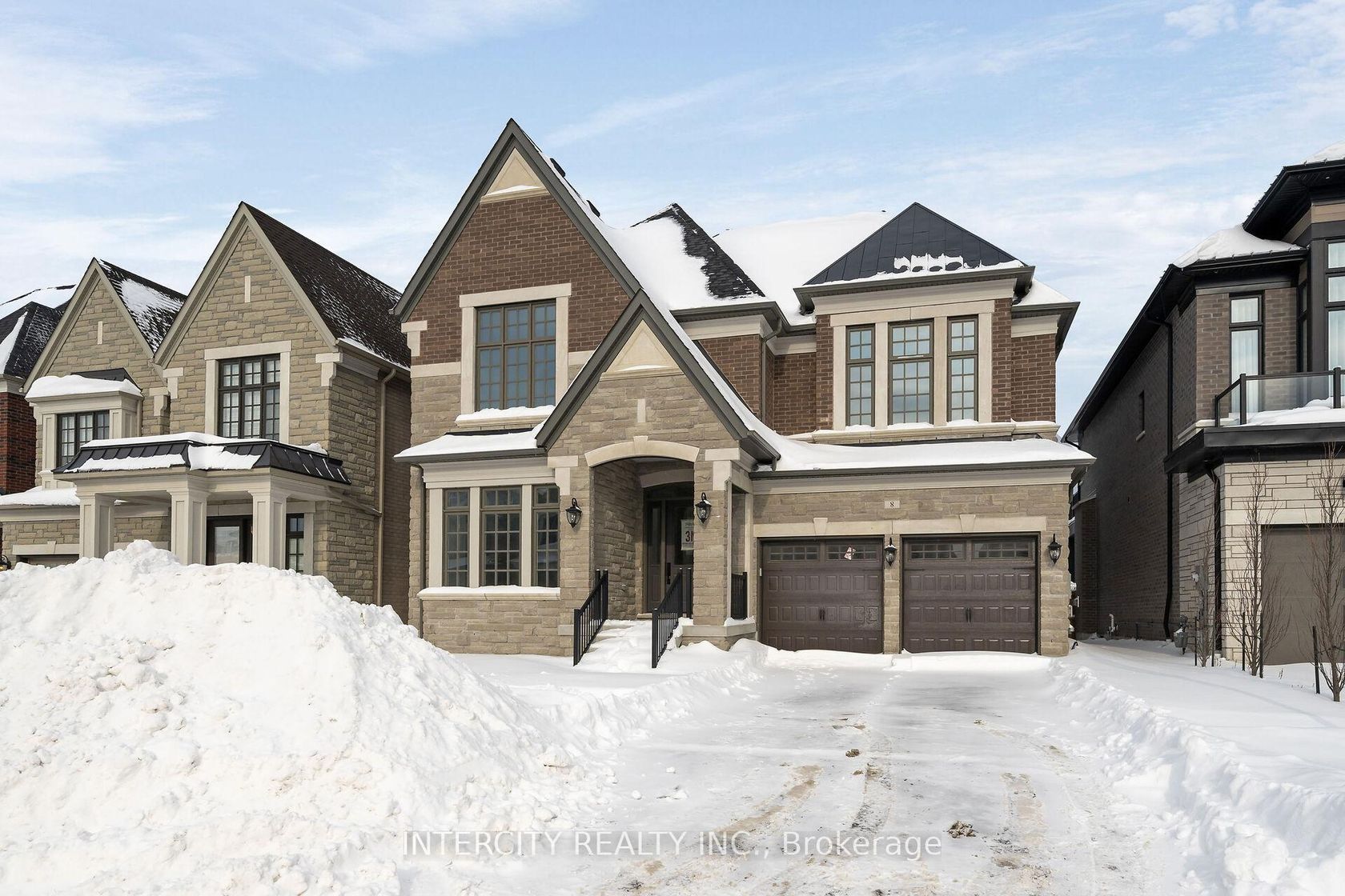 8 Heart Lake Circle, King City, King photo number 2