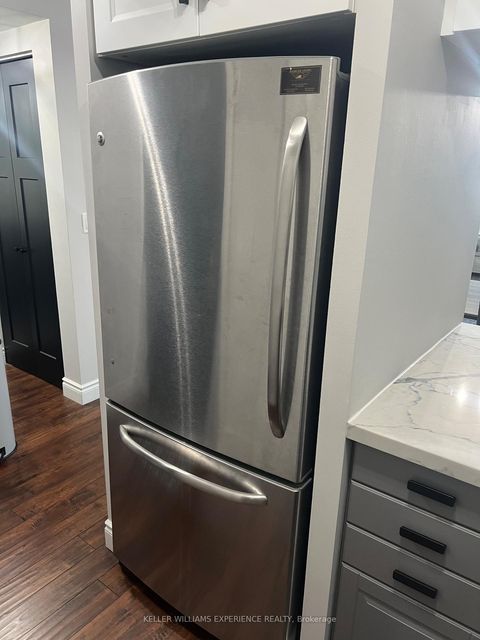 Photo 17 at 401 - 140 Dunlop Street E, City Centre, Barrie