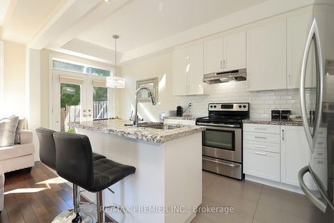 Photo 4 at 39 Caliber Court, Nobleton, King