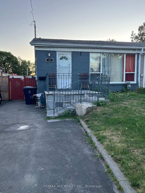 Photo 1 at 17 Huddleston Court, Birchmount, Toronto