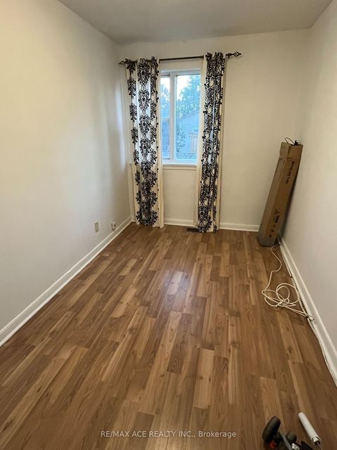 Photo 11 at 17 Huddleston Court, Birchmount, Toronto