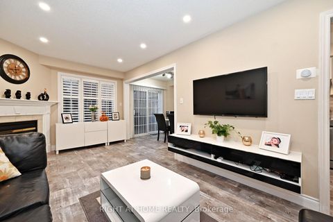 Photo 9 at 73 Bloomgate Crescent, Oak Ridges, Richmond Hill