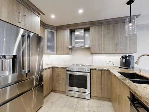 Photo 14 at 121 Adventure Crescent, Vellore Village, Vaughan