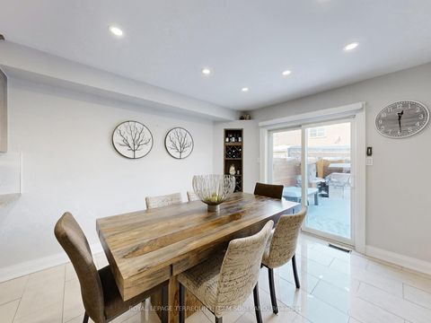 Photo 17 at 121 Adventure Crescent, Vellore Village, Vaughan