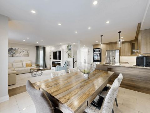 Photo 19 at 121 Adventure Crescent, Vellore Village, Vaughan