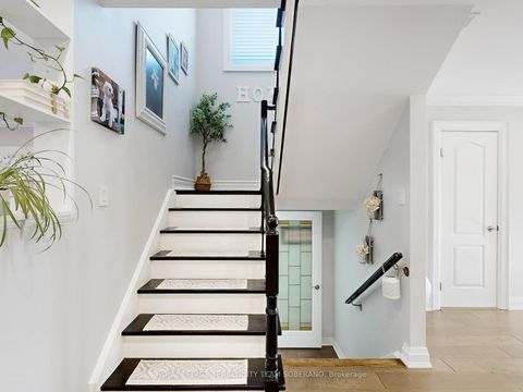 Photo 23 at 121 Adventure Crescent, Vellore Village, Vaughan