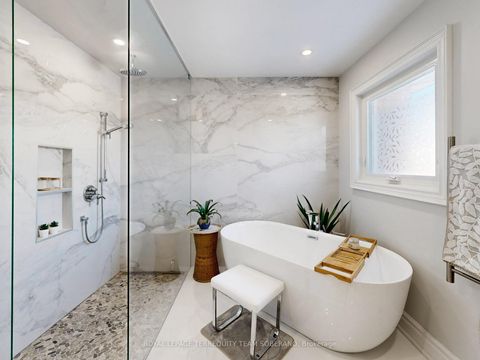 Photo 28 at 121 Adventure Crescent, Vellore Village, Vaughan