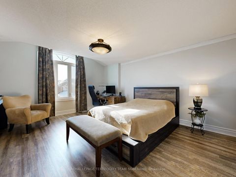 Photo 32 at 121 Adventure Crescent, Vellore Village, Vaughan