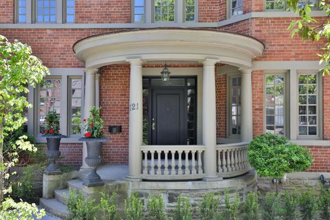 Photo 1 at 121 Roxborough Drive, Moore Park, Toronto