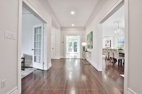 Photo 2 at 121 Roxborough Drive, Moore Park, Toronto