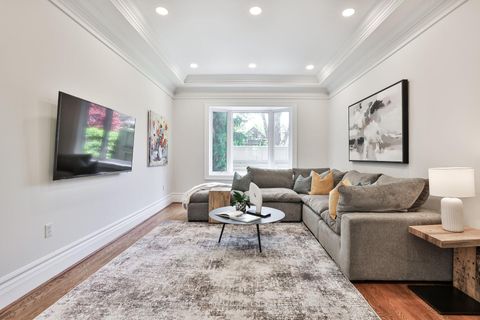 Photo 7 at 121 Roxborough Drive, Moore Park, Toronto